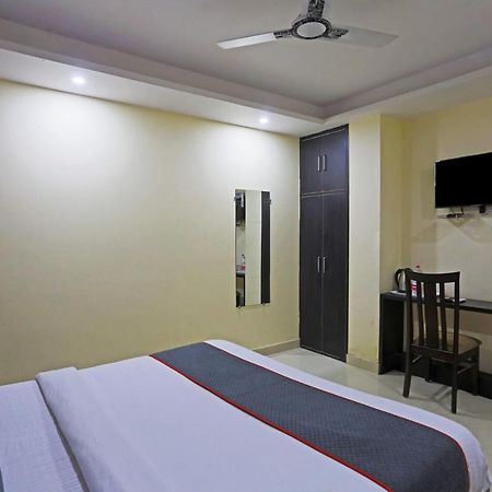 Airport Hotel Rosewood Нью-Дели Экстерьер фото