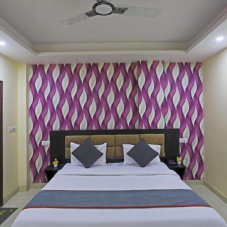 Airport Hotel Rosewood Нью-Дели Экстерьер фото