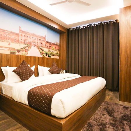 Airport Hotel Rosewood Нью-Дели Экстерьер фото