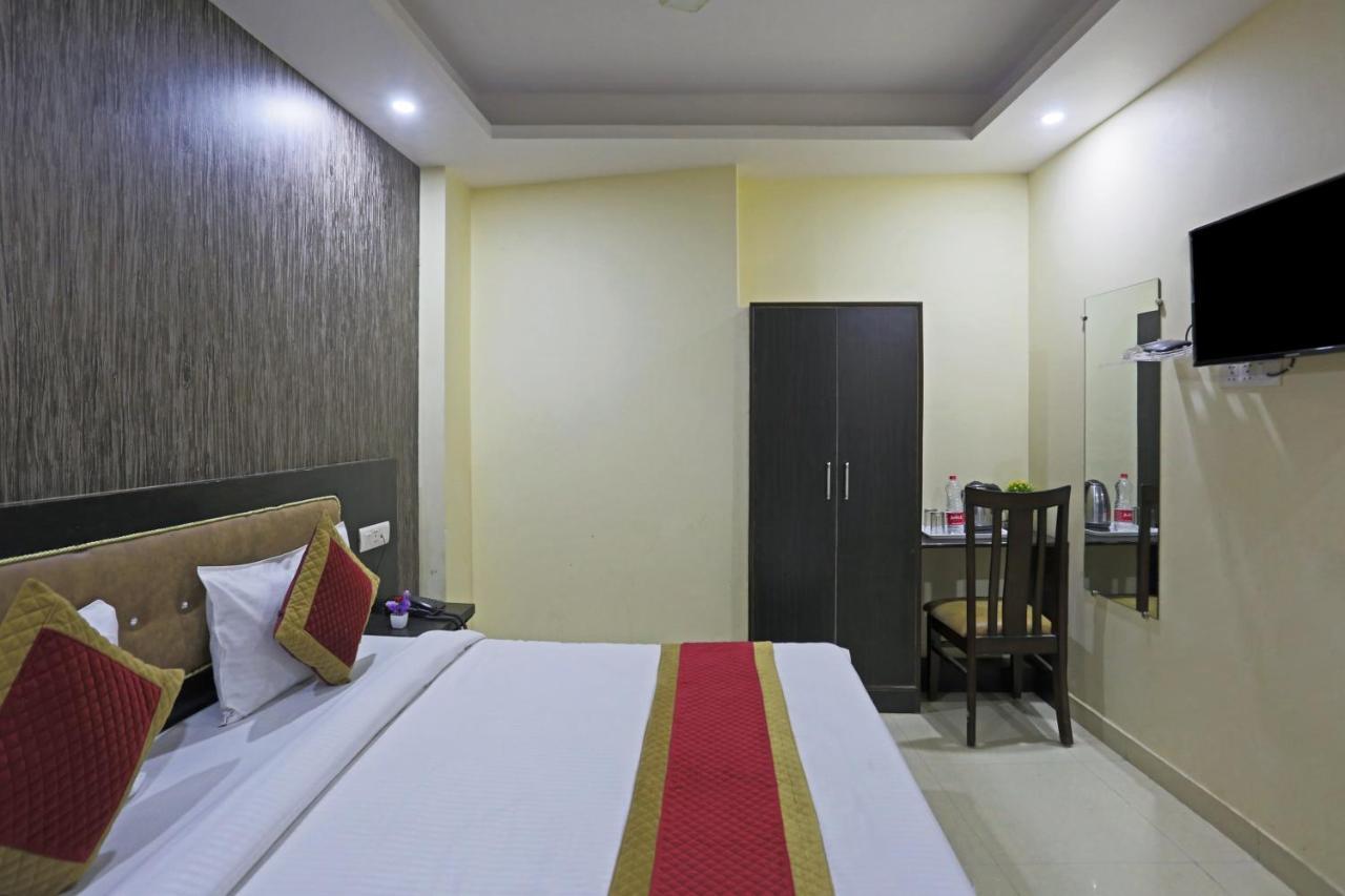 Airport Hotel Rosewood Нью-Дели Экстерьер фото