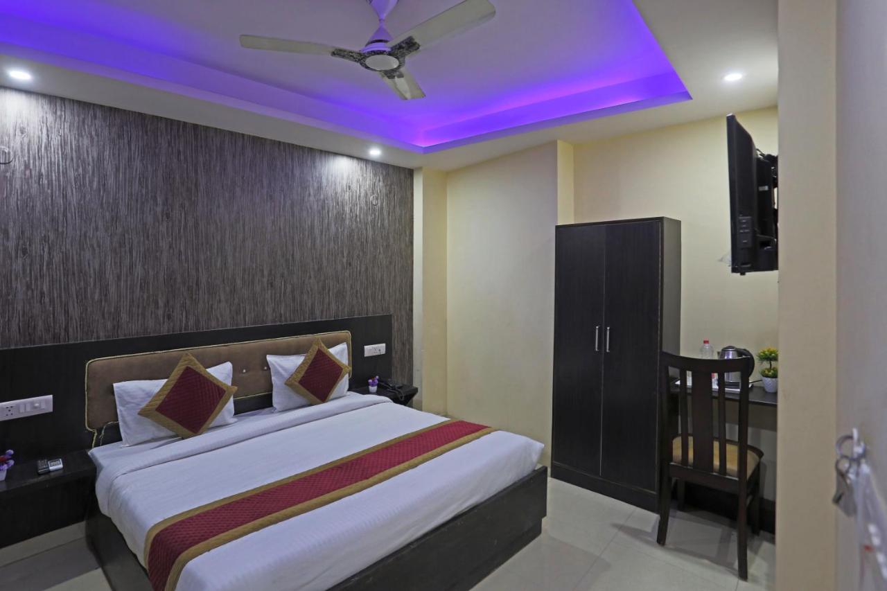 Airport Hotel Rosewood Нью-Дели Экстерьер фото