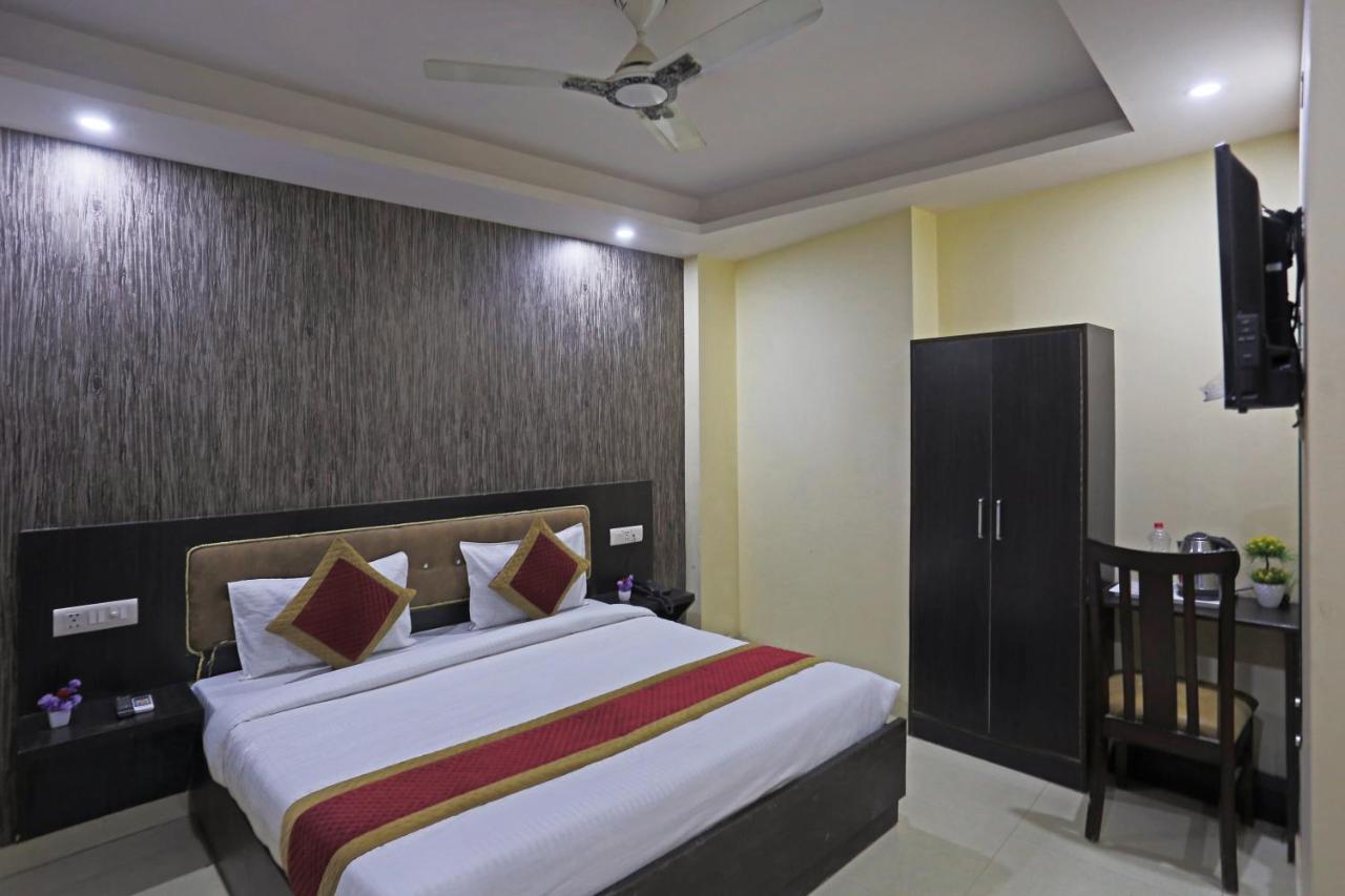 Airport Hotel Rosewood Нью-Дели Экстерьер фото