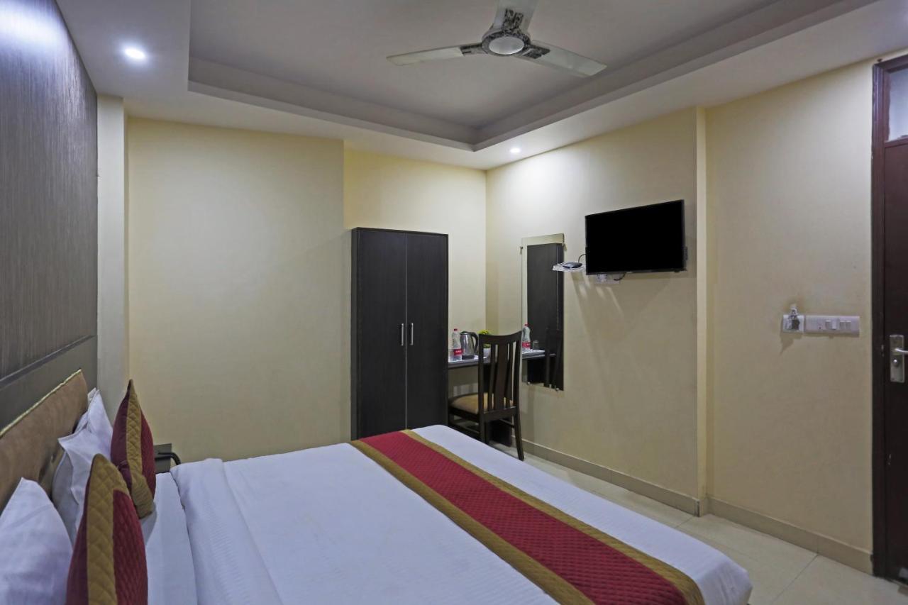 Airport Hotel Rosewood Нью-Дели Экстерьер фото