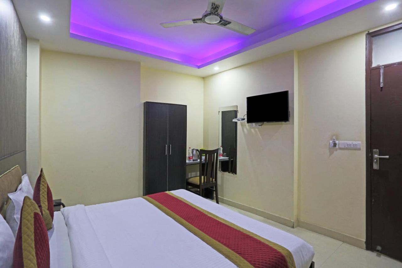Airport Hotel Rosewood Нью-Дели Экстерьер фото