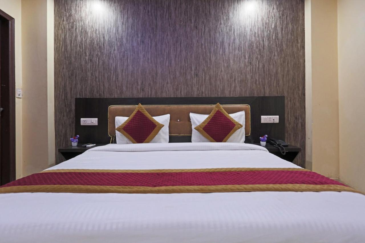 Airport Hotel Rosewood Нью-Дели Экстерьер фото