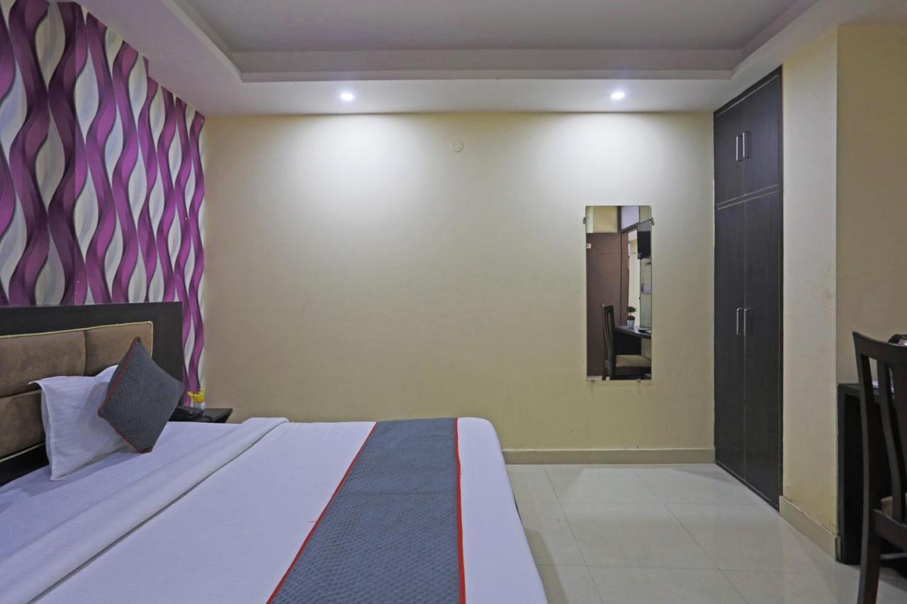 Airport Hotel Rosewood Нью-Дели Экстерьер фото