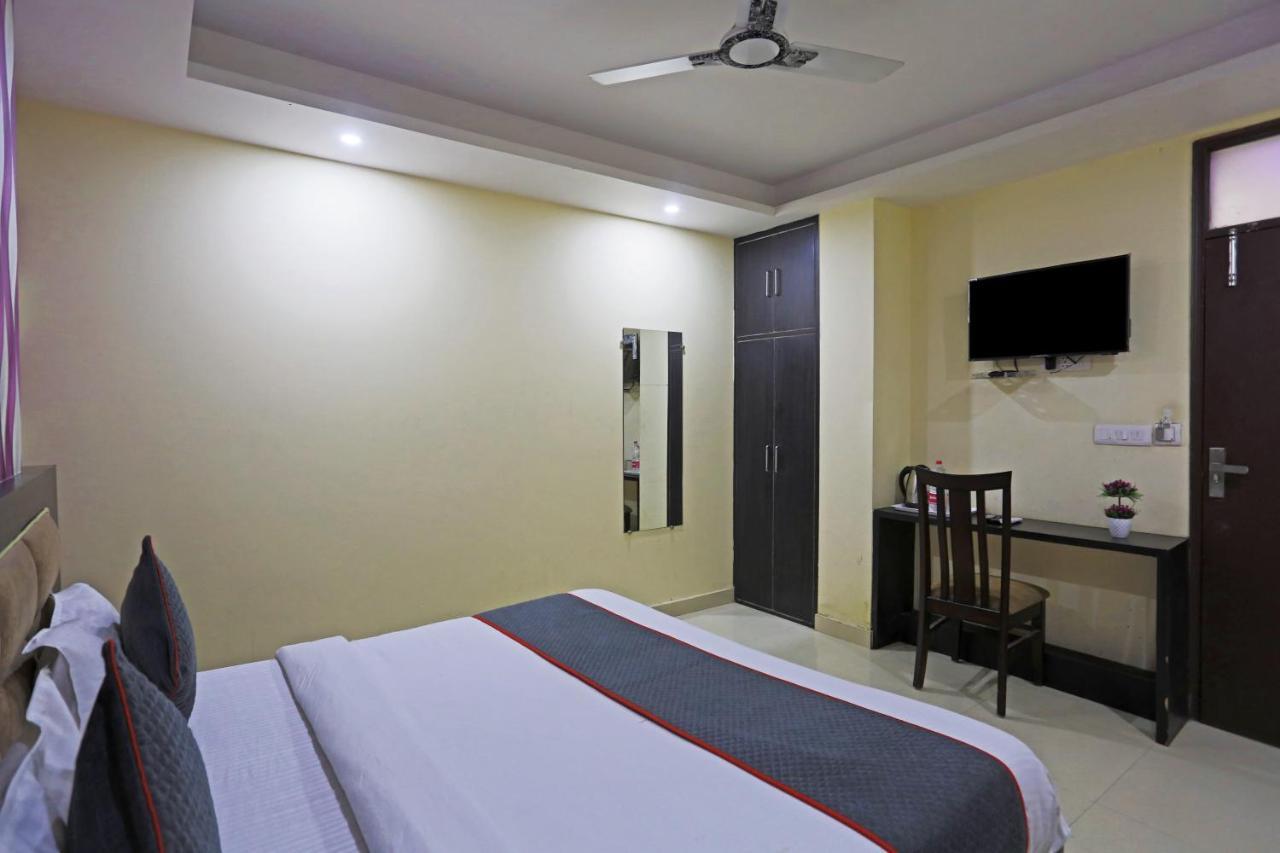 Airport Hotel Rosewood Нью-Дели Экстерьер фото