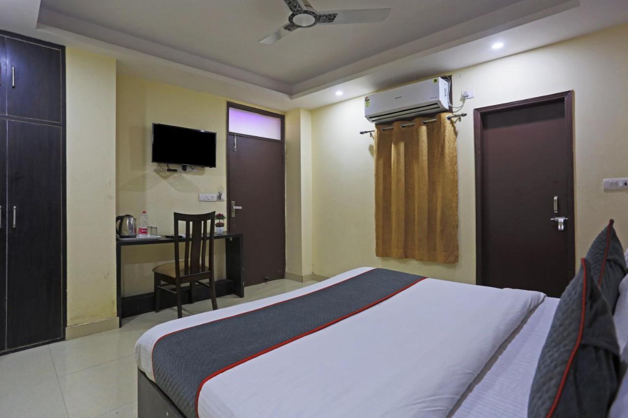 Airport Hotel Rosewood Нью-Дели Экстерьер фото
