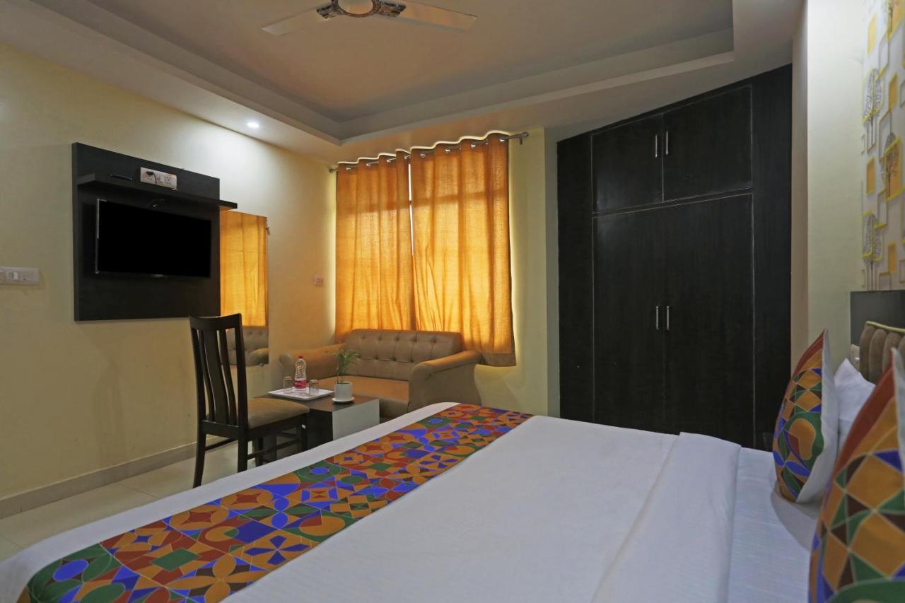 Airport Hotel Rosewood Нью-Дели Экстерьер фото