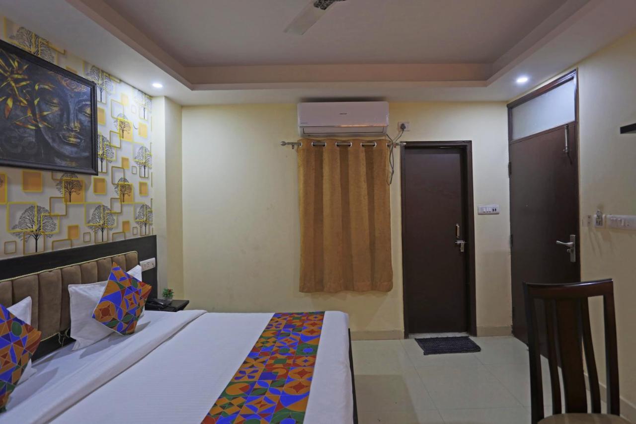 Airport Hotel Rosewood Нью-Дели Экстерьер фото
