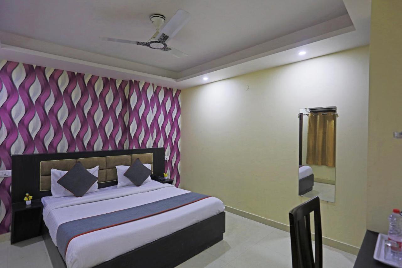 Airport Hotel Rosewood Нью-Дели Экстерьер фото