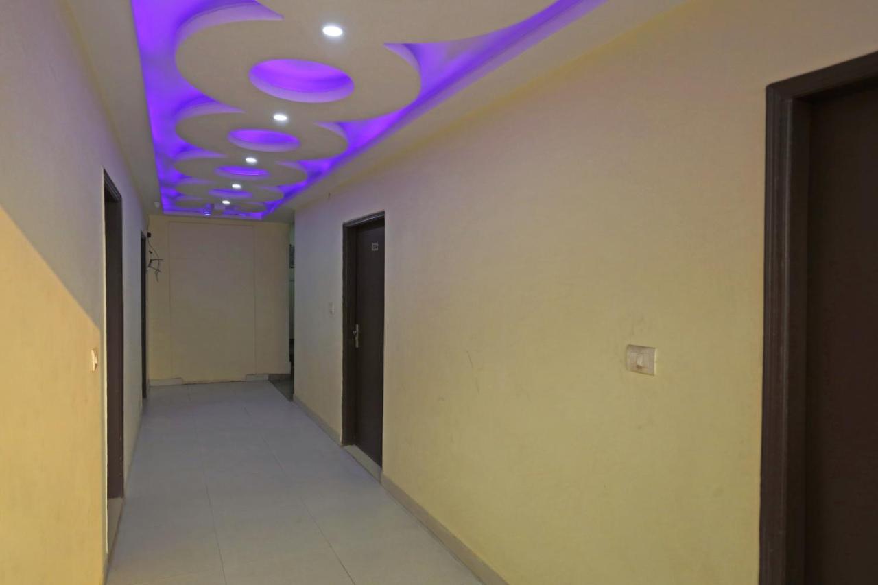 Airport Hotel Rosewood Нью-Дели Экстерьер фото