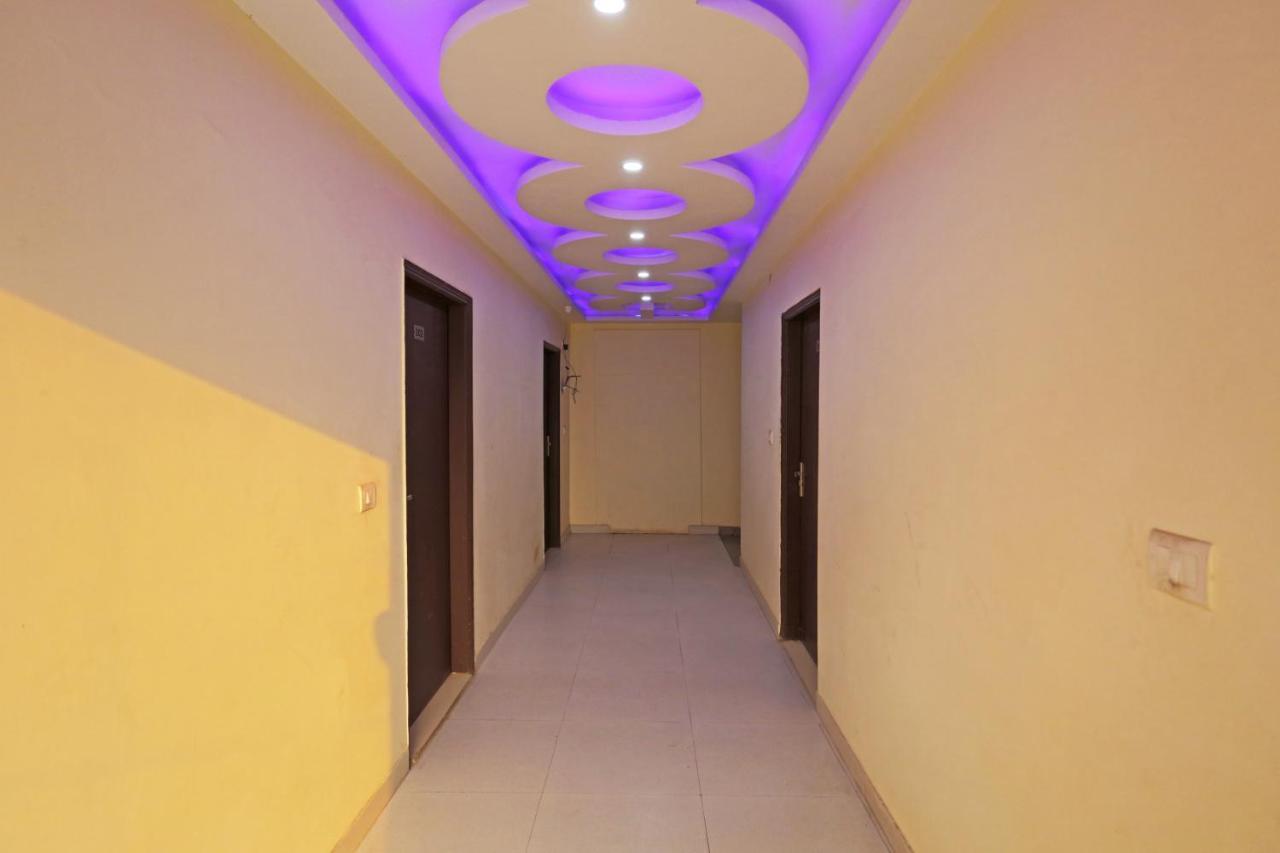 Airport Hotel Rosewood Нью-Дели Экстерьер фото