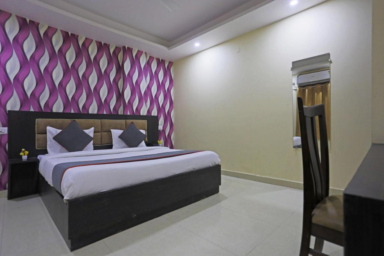 Airport Hotel Rosewood Нью-Дели Экстерьер фото