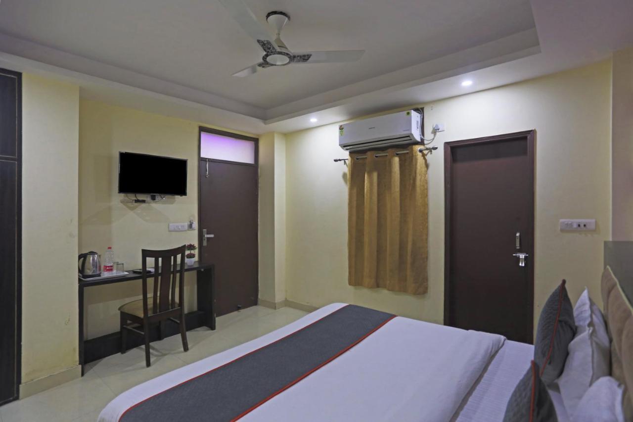 Airport Hotel Rosewood Нью-Дели Экстерьер фото