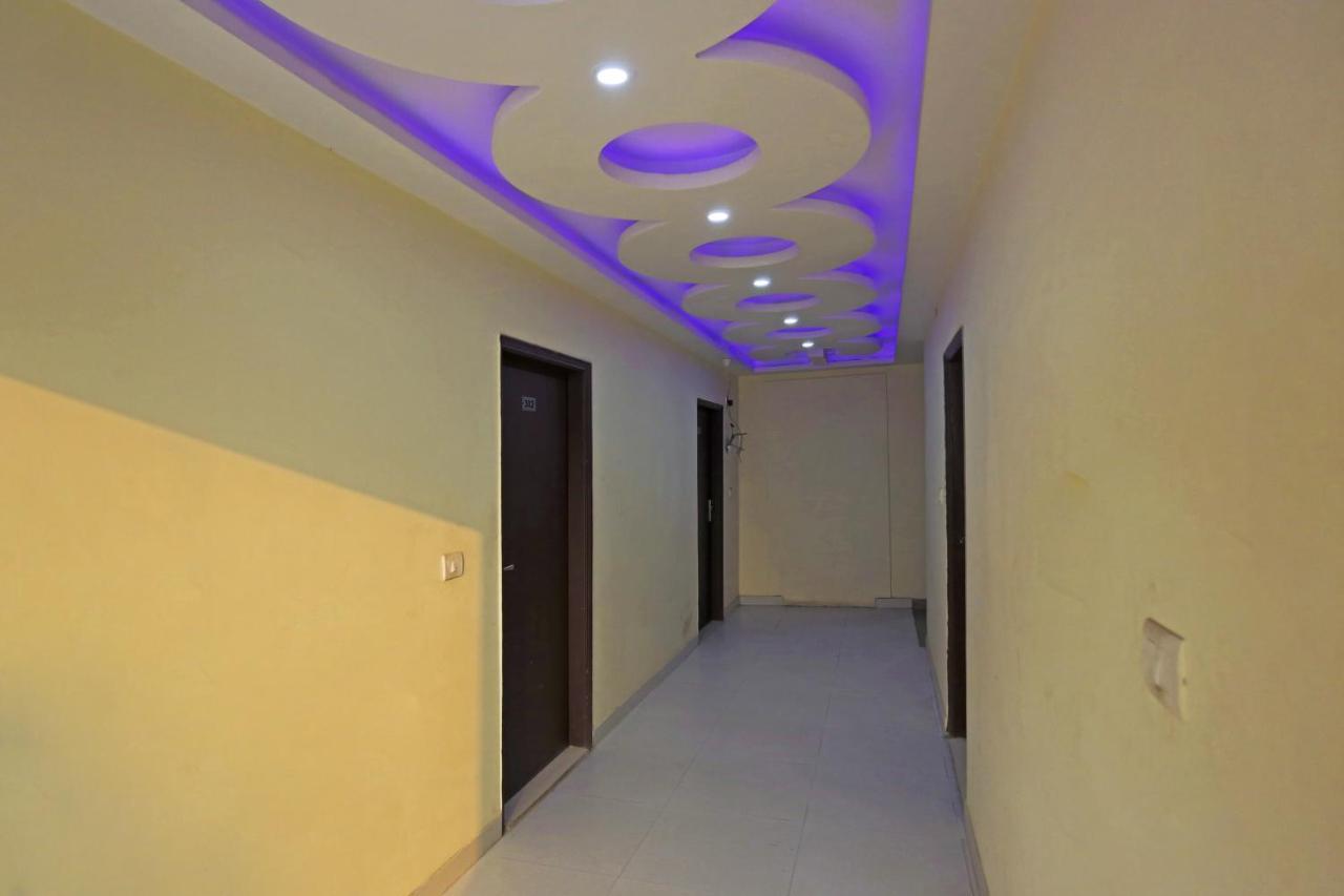 Airport Hotel Rosewood Нью-Дели Экстерьер фото